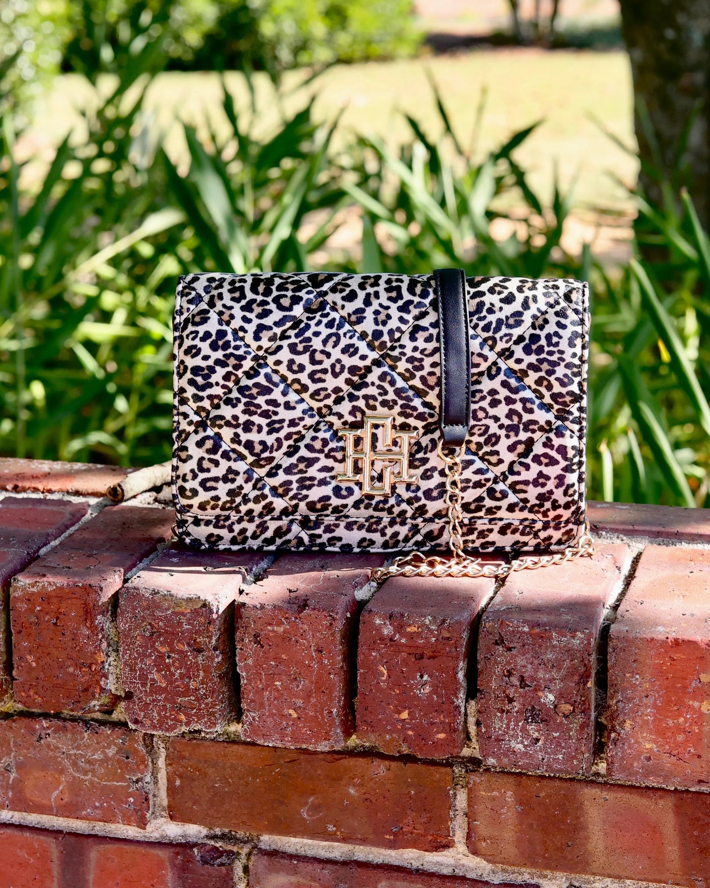 Bryn Clutch/Crossbody Spotted