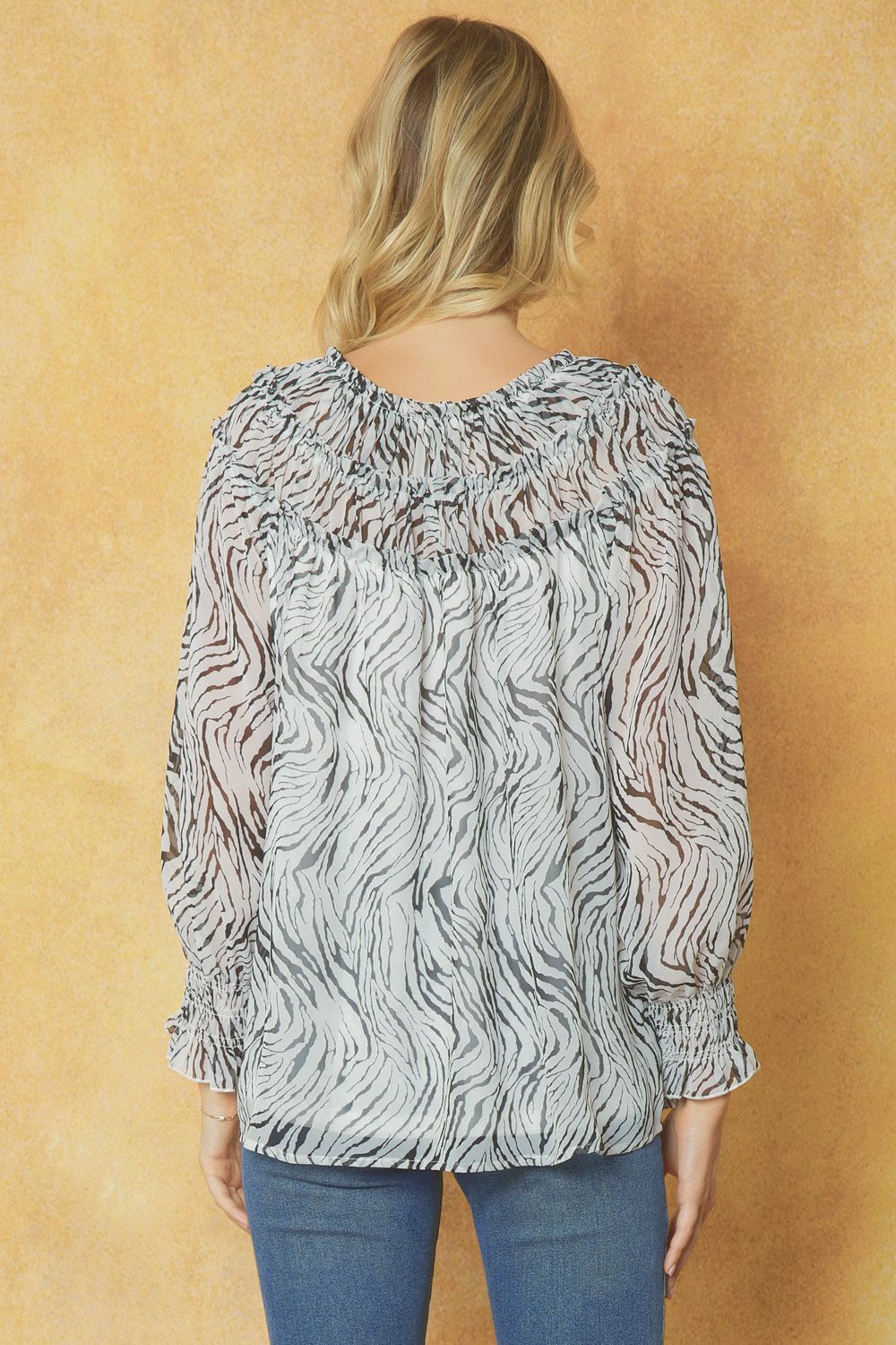 Print v-neck long sleeve top