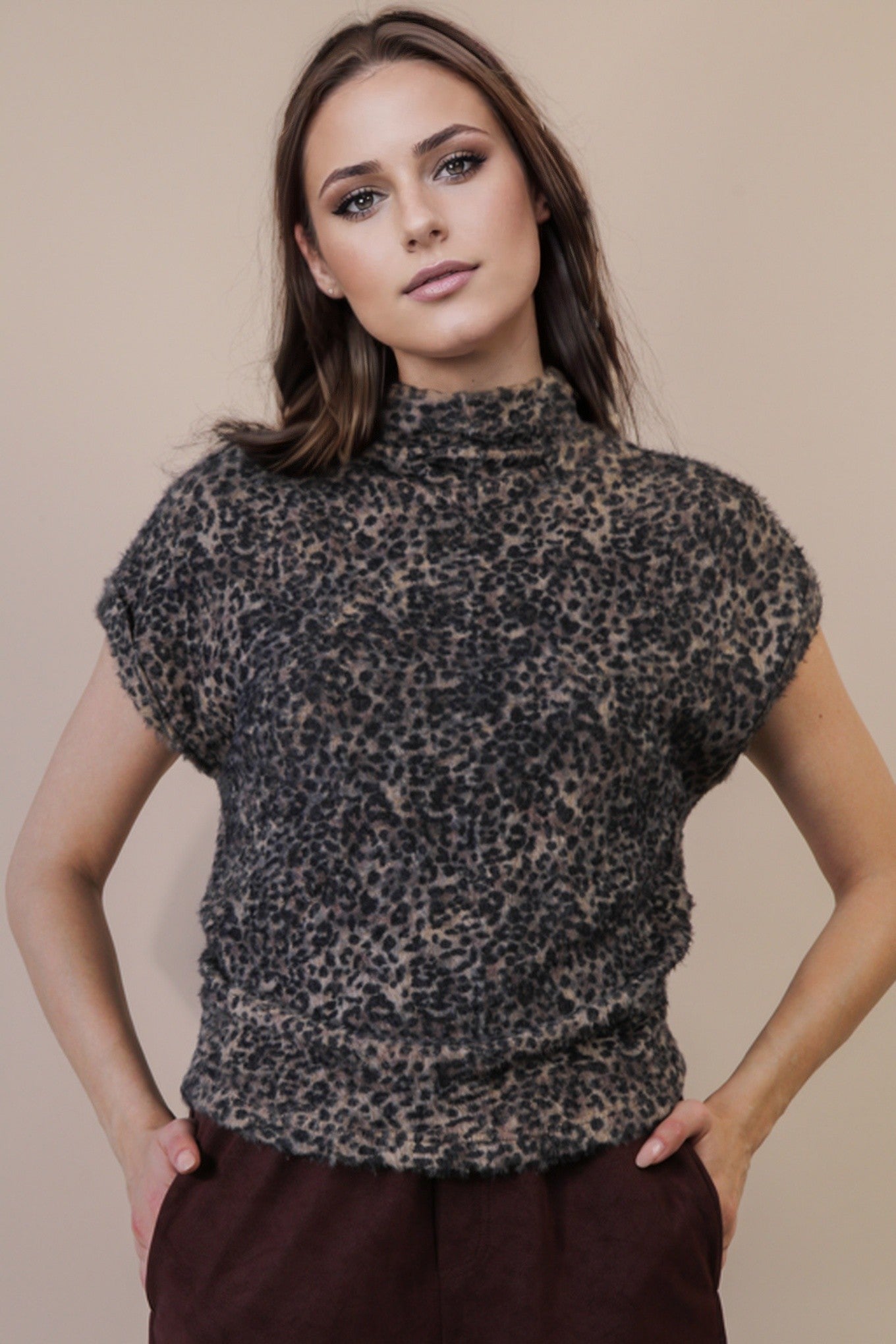 Side Elastic Detail Leopard Soft Knit Top